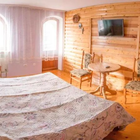 Деревянный коттедж Gutsulia *